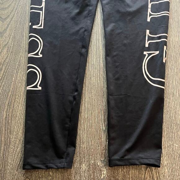 NWOT Guess Crop Leggings High Rise Elastic Waist Pull-On Logo Print Black Size M - Picture 2 of 10